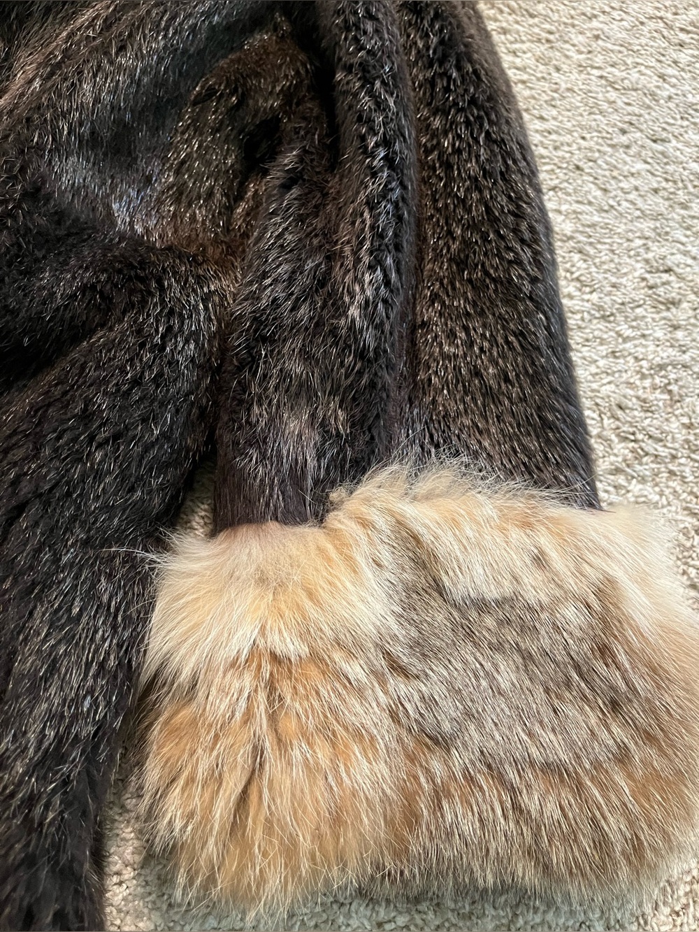 🌟 Vintage Real Fur Coat
1970’s Grungy Shaggy - Picture 5 of 9